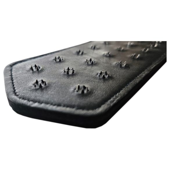 Rouge - pravi kožni bič sa nitnama (crni)